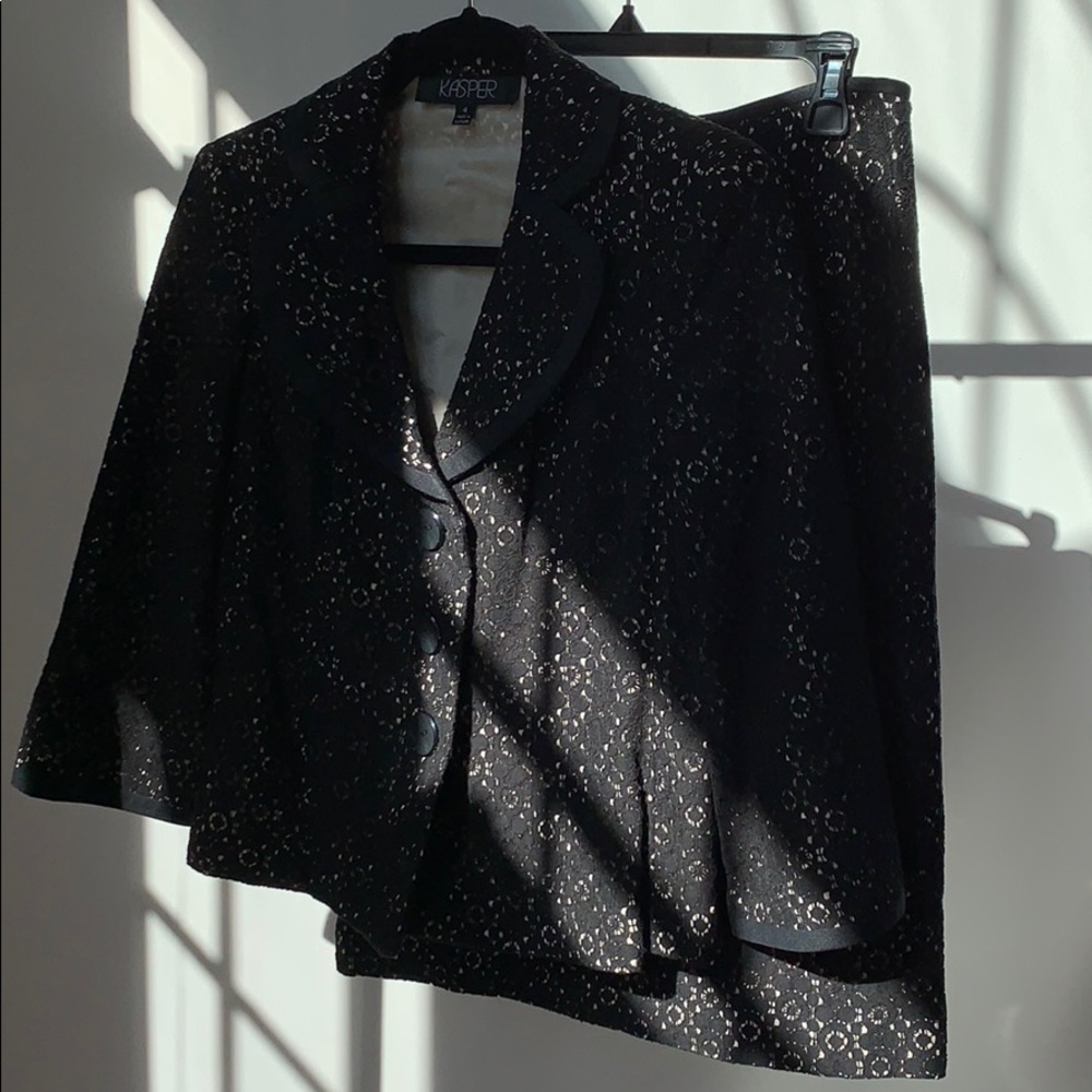 Kasper- Women’s size 4 skirt suit